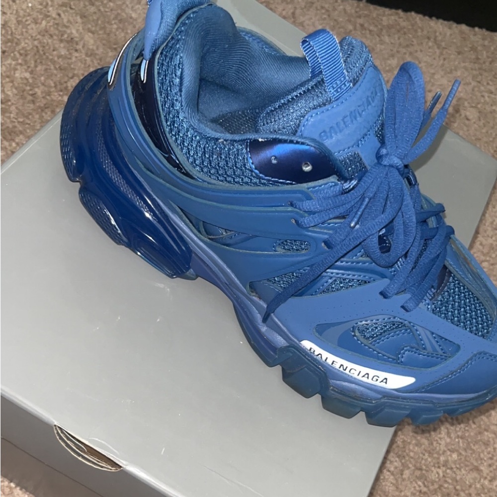 Women sneaker